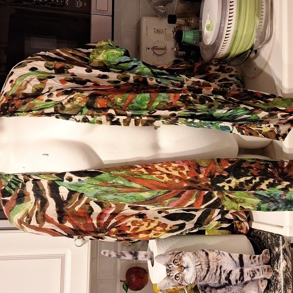 Z women's Chico's multi color ONE SIZE shawl - Picture 1 of 3